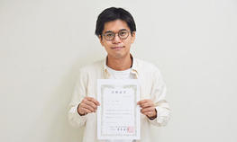 学生4人が宅地建物取引士資格試験に合格しました