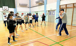 ボクシング部が墨田区立曳舟小学校にてスポーツ出前教室を実施しました