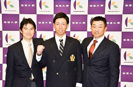 記者会見の様子 (左から日野部長・江越選手・西村監督) 