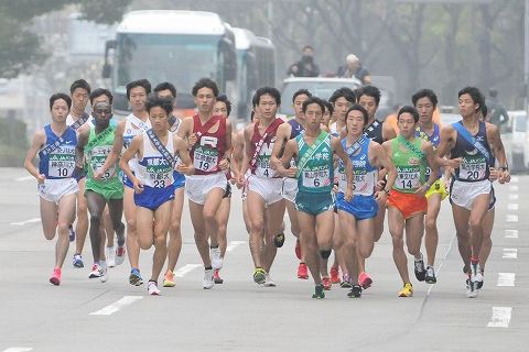 1区 スタート直後の様子 (左から2人目が村山選手)